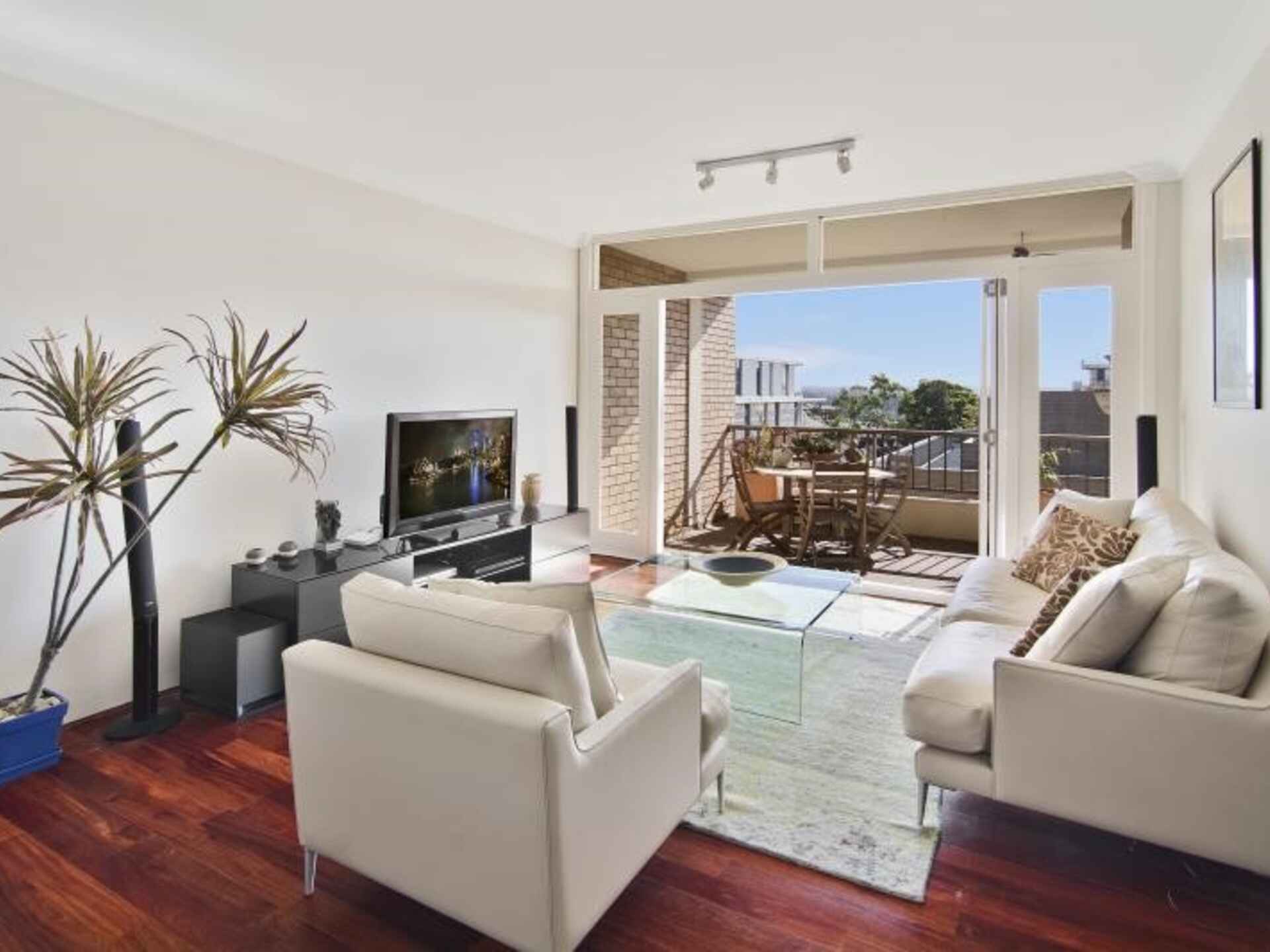 22/156 Military Road Neutral Bay