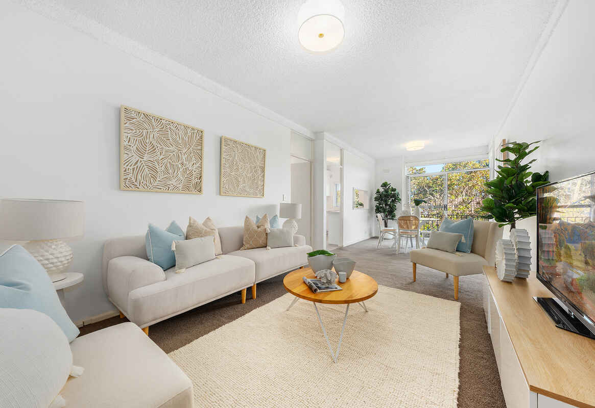 Bright Top-Floor Living in a Prime Mosman Location