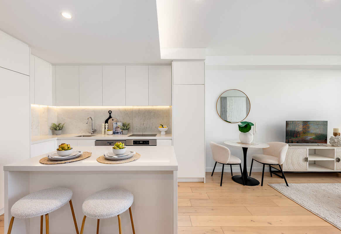 Boutique Designer Apartment in Prime Lower North Shore Location