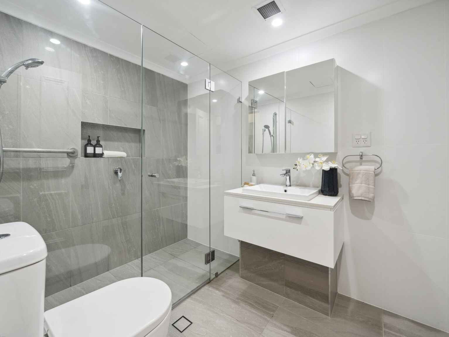 8/6 Hale Road Mosman