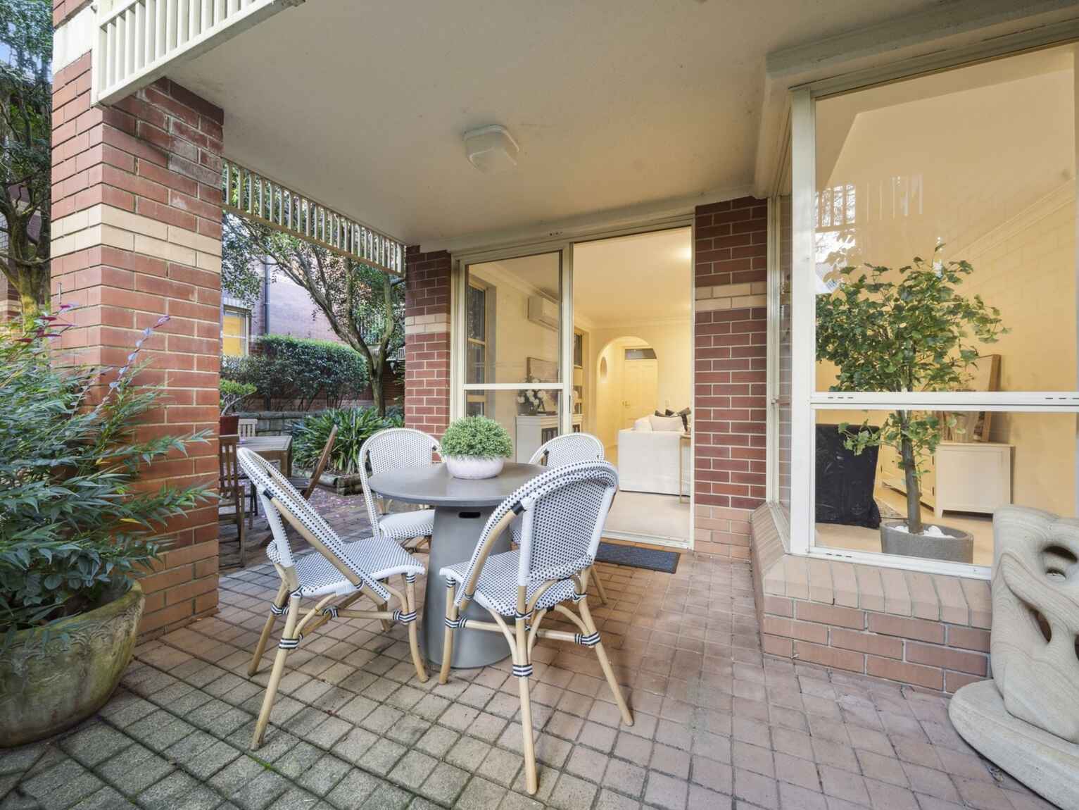 8/6 Hale Road Mosman