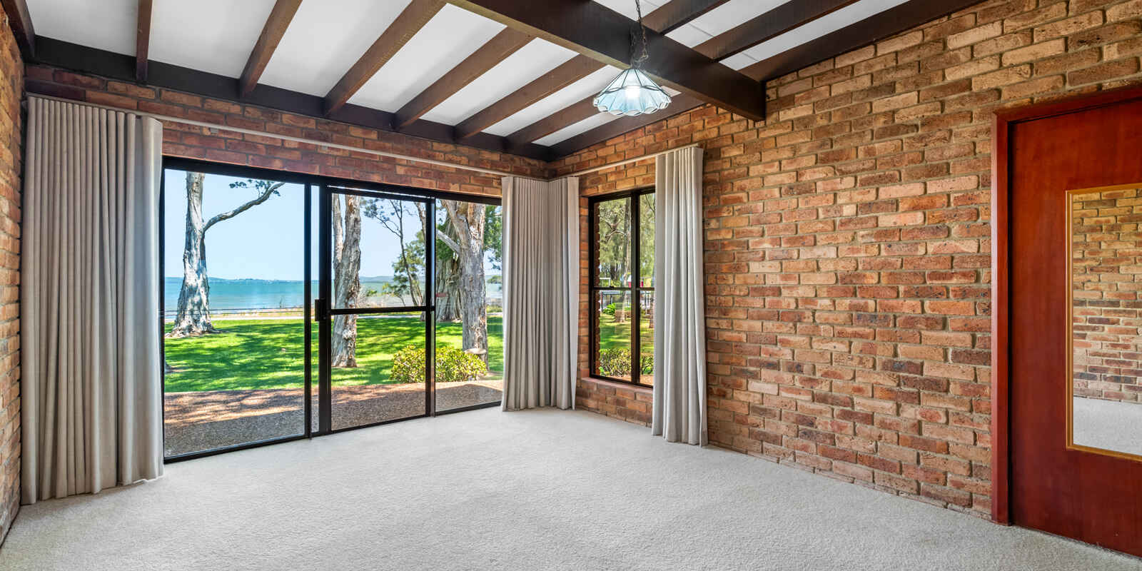 284 Tuggerawong Road Tuggerawong