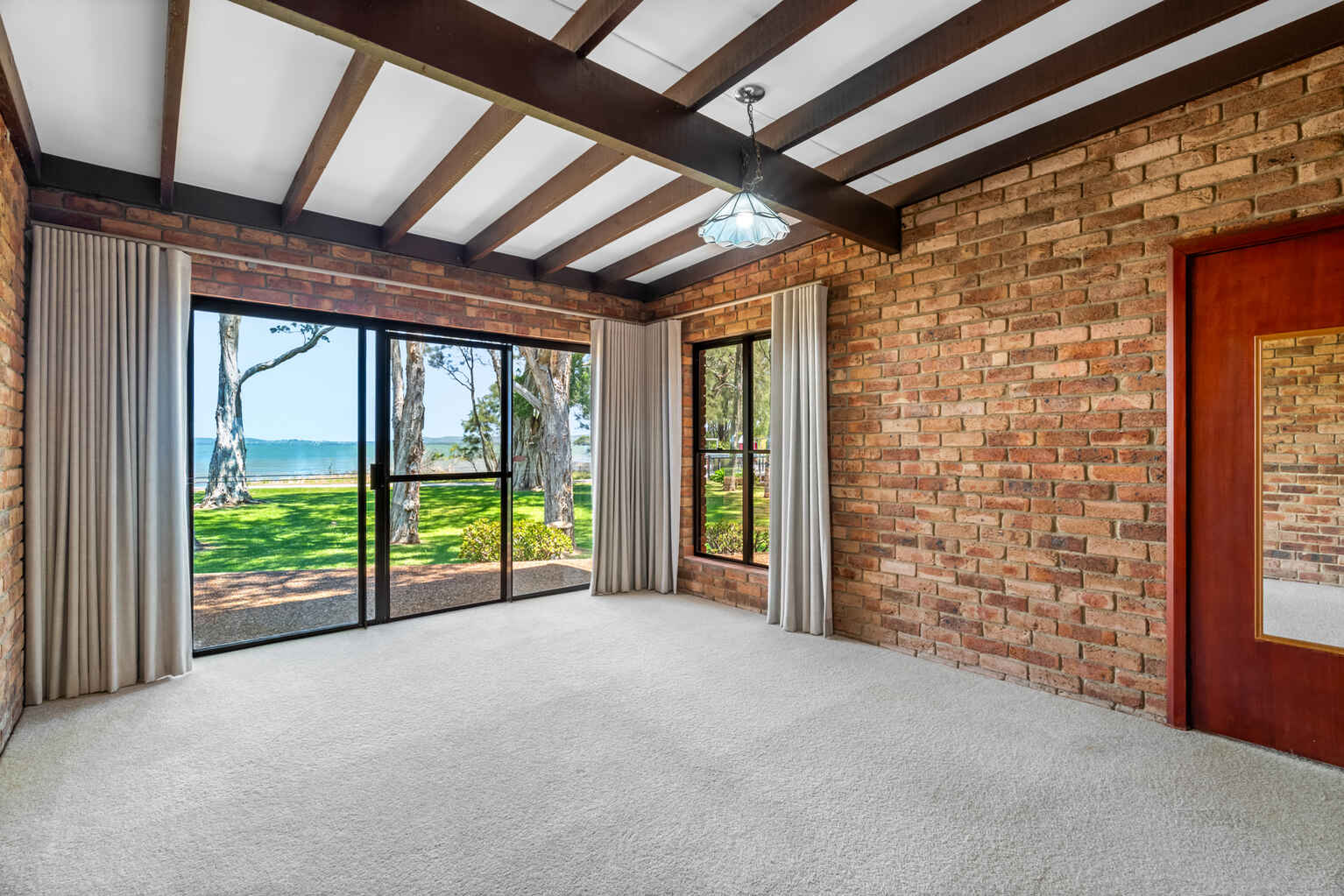 284 Tuggerawong Road Tuggerawong