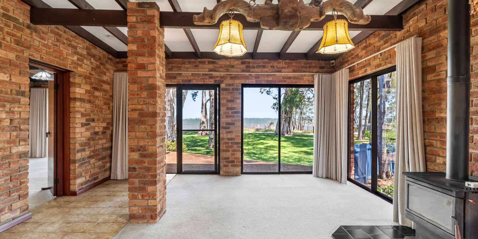 284 Tuggerawong Road Tuggerawong