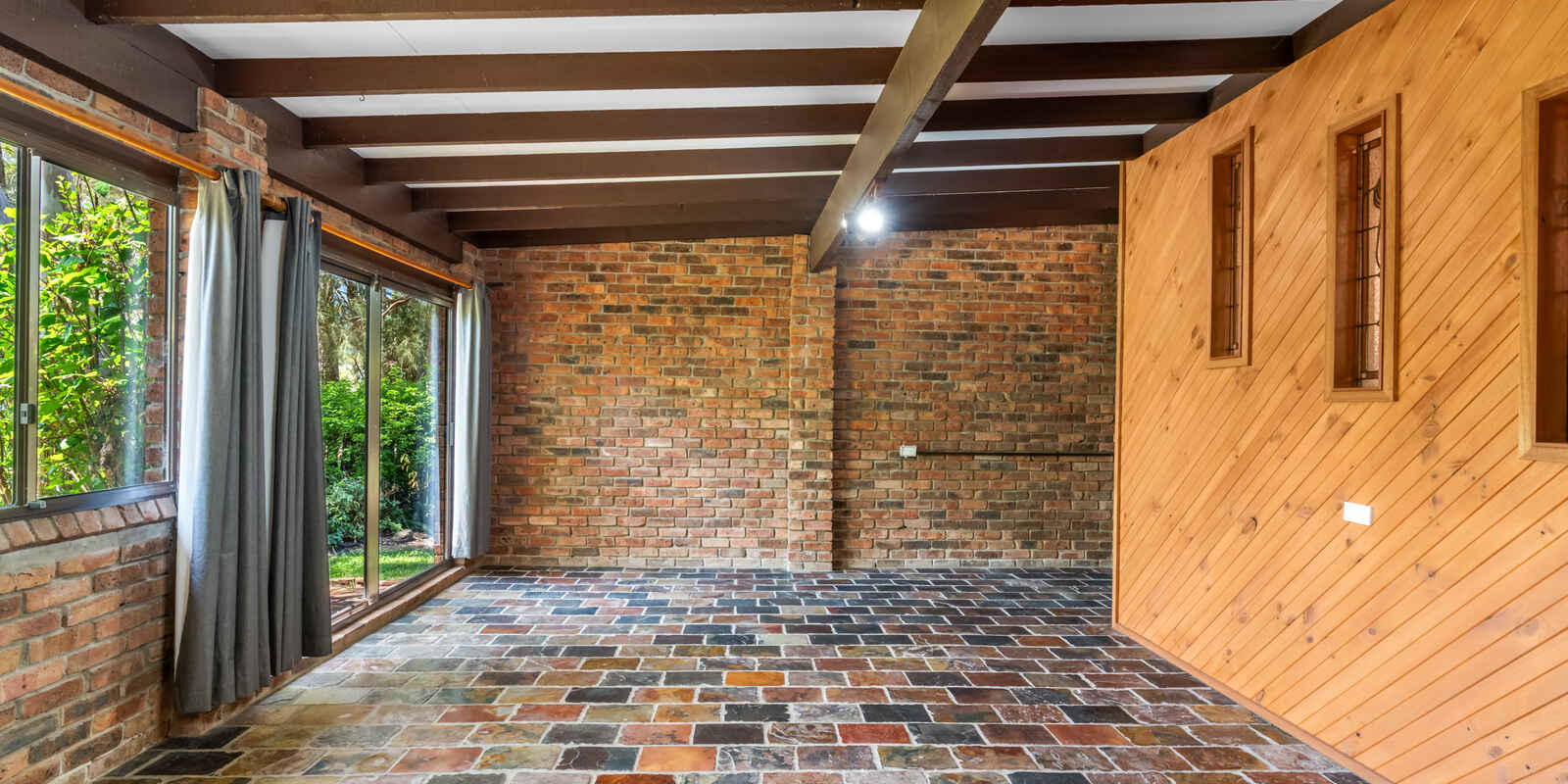 284 Tuggerawong Road Tuggerawong