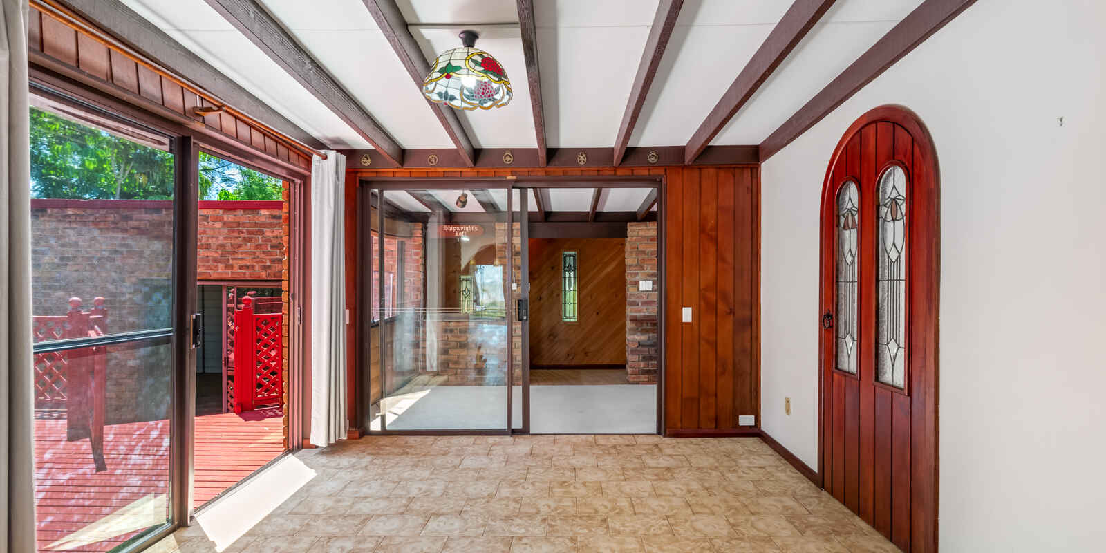 284 Tuggerawong Road Tuggerawong