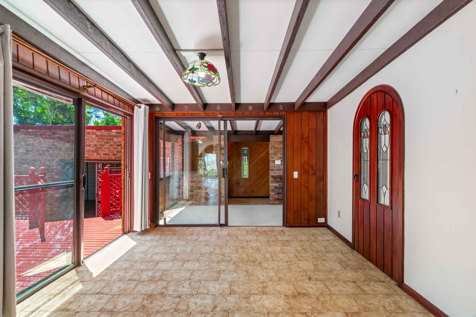 284 Tuggerawong Road Tuggerawong