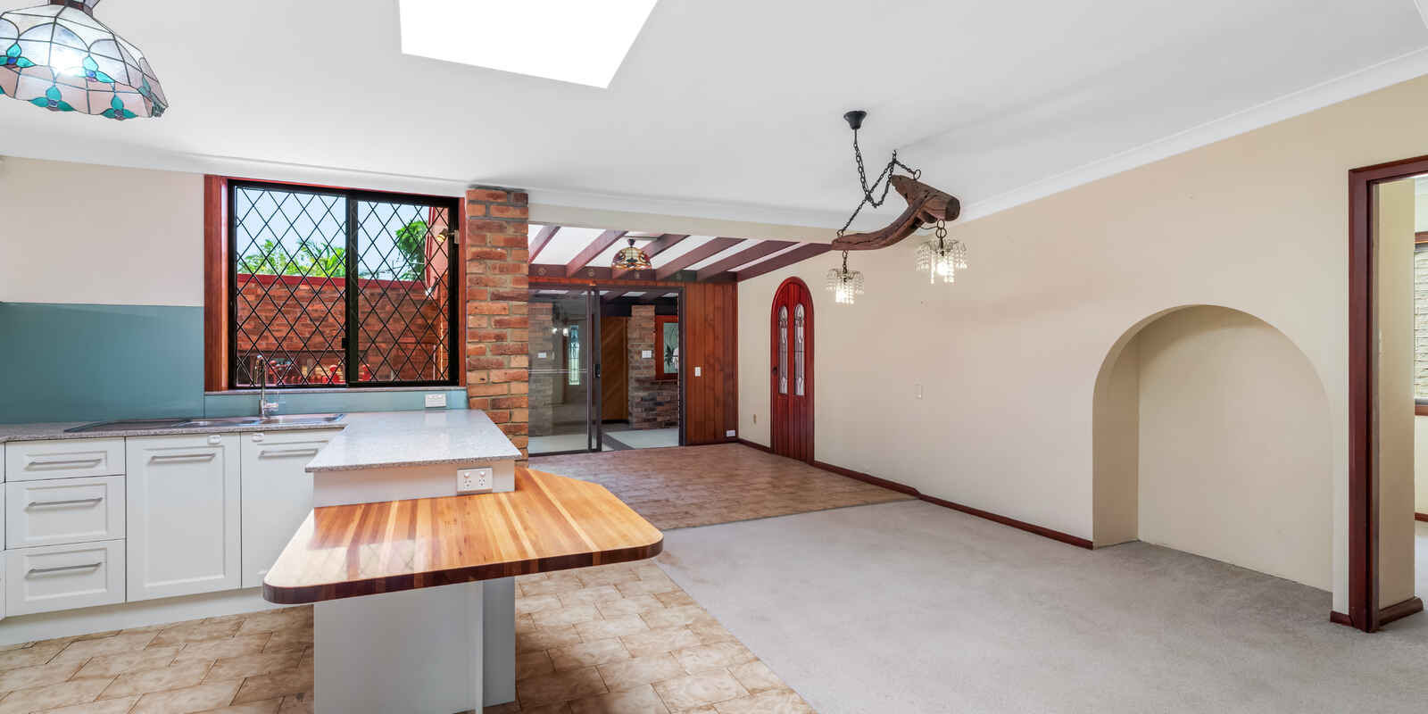 284 Tuggerawong Road Tuggerawong