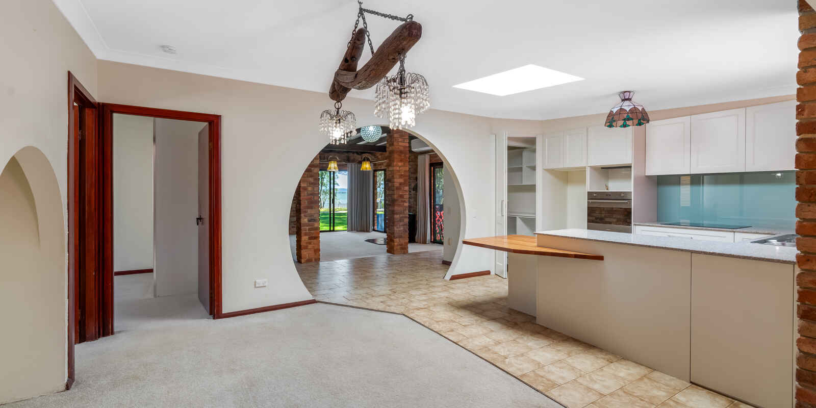 284 Tuggerawong Road Tuggerawong