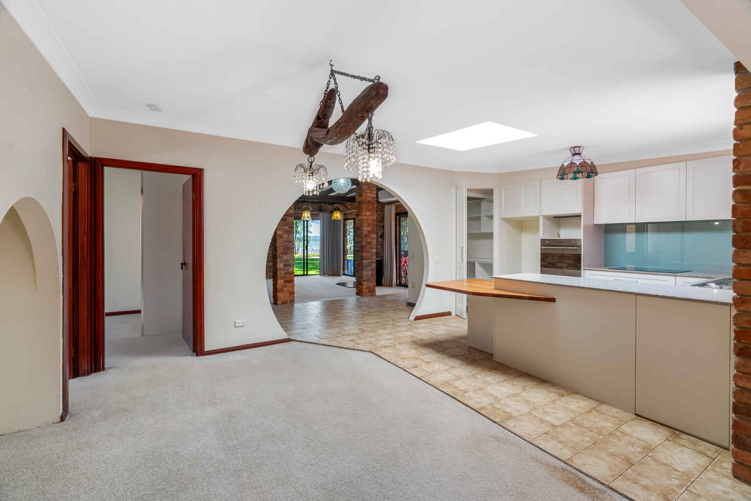 284 Tuggerawong Road Tuggerawong