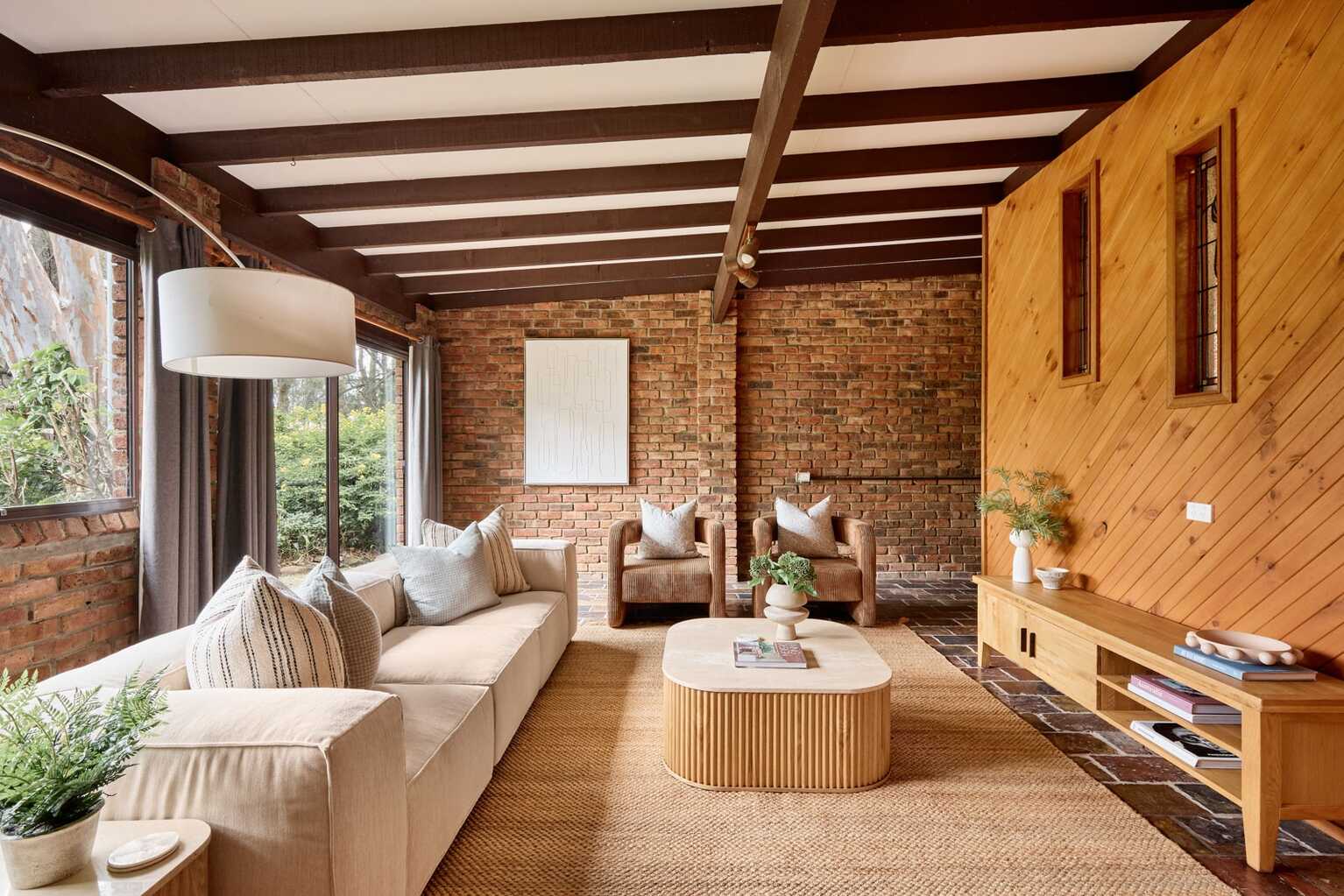 284 Tuggerawong Road Tuggerawong