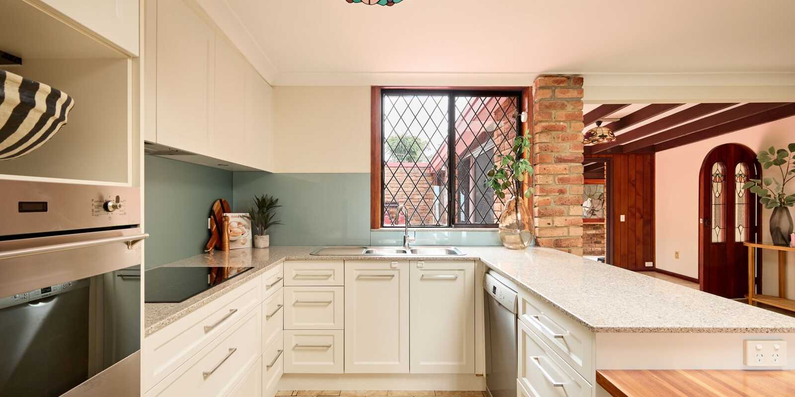 284 Tuggerawong Road Tuggerawong