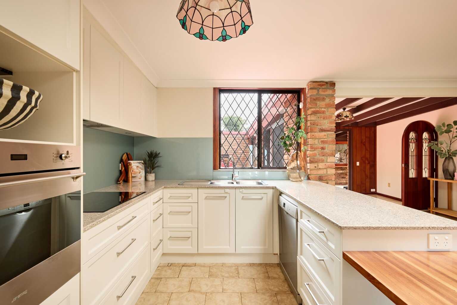 284 Tuggerawong Road Tuggerawong