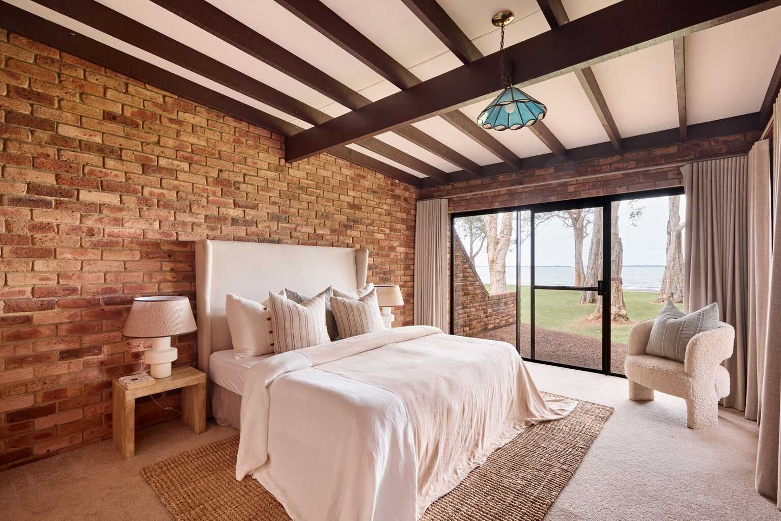 284 Tuggerawong Road Tuggerawong