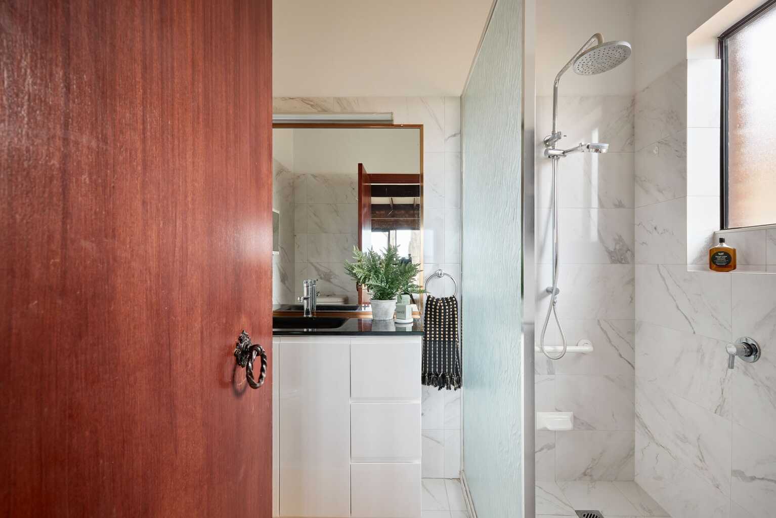 284 Tuggerawong Road Tuggerawong