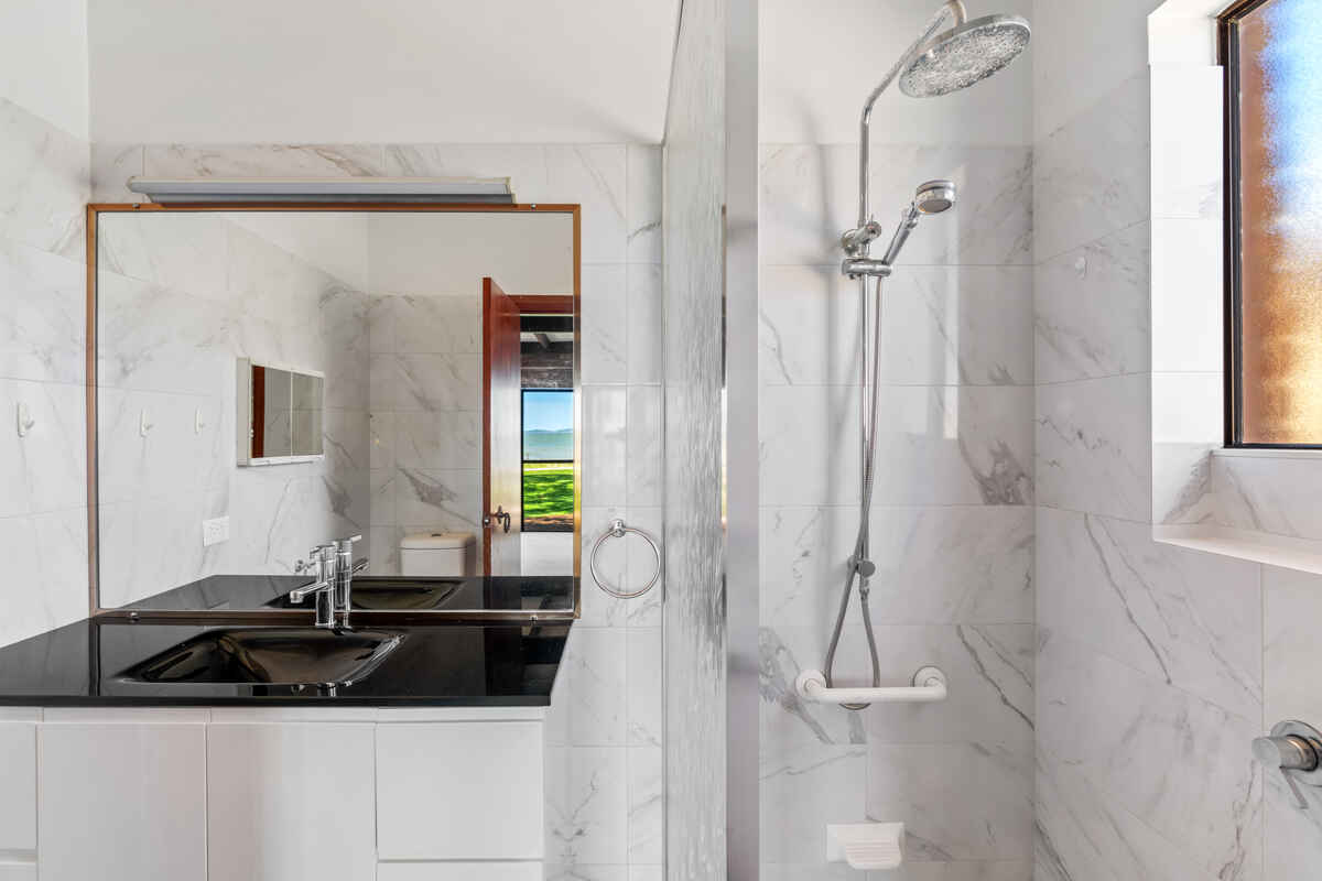 284 Tuggerawong Road Tuggerawong 284 Tuggerawong Road Tuggerawong