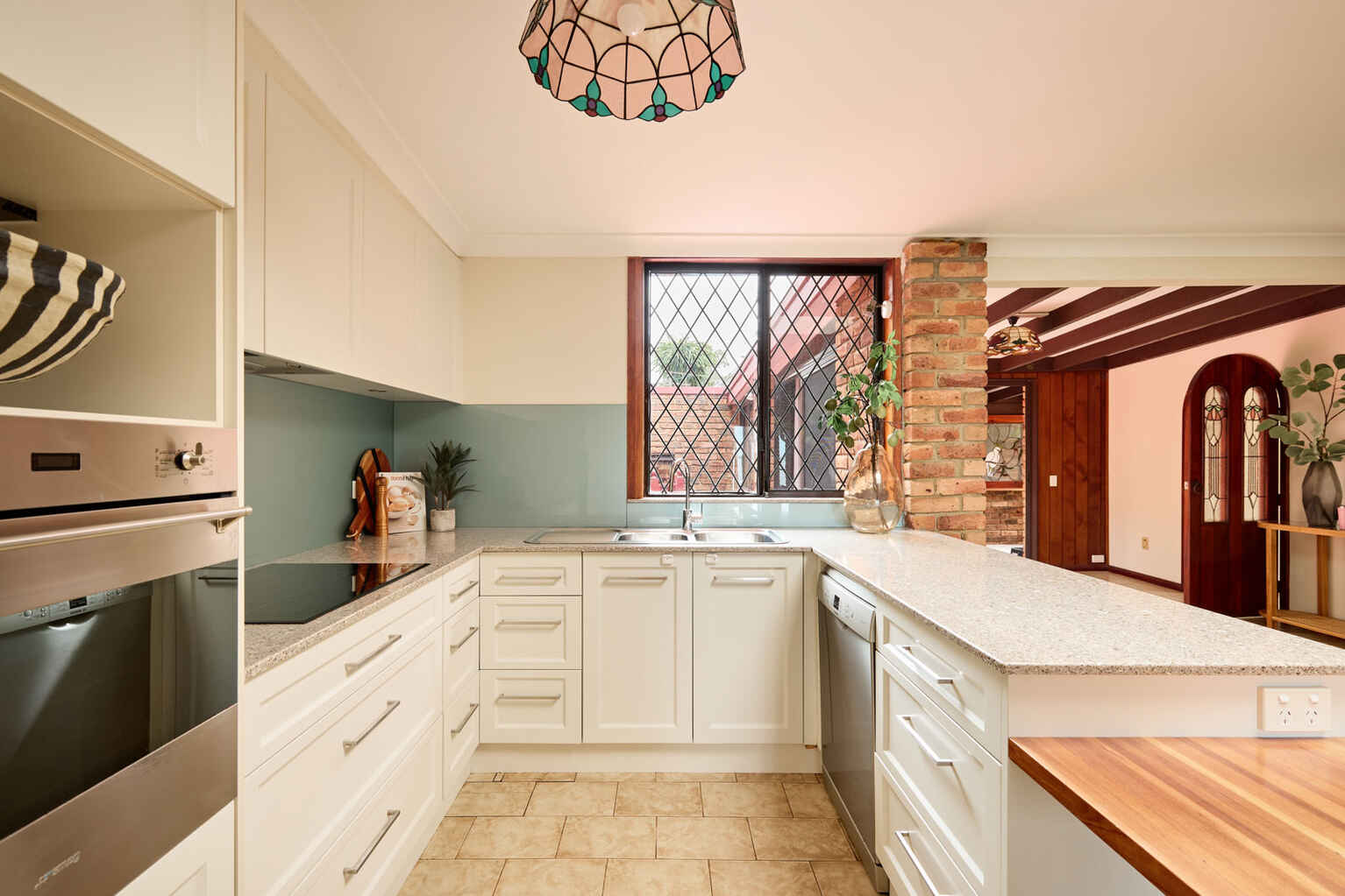 284 Tuggerawong Road Tuggerawong